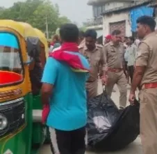 ताजा अपडेट: महनगर म बड हदस म पलहमशवर दरशन क ज रह महल क डपर स कचलकर मत परवर म मच कहरम तन घयल