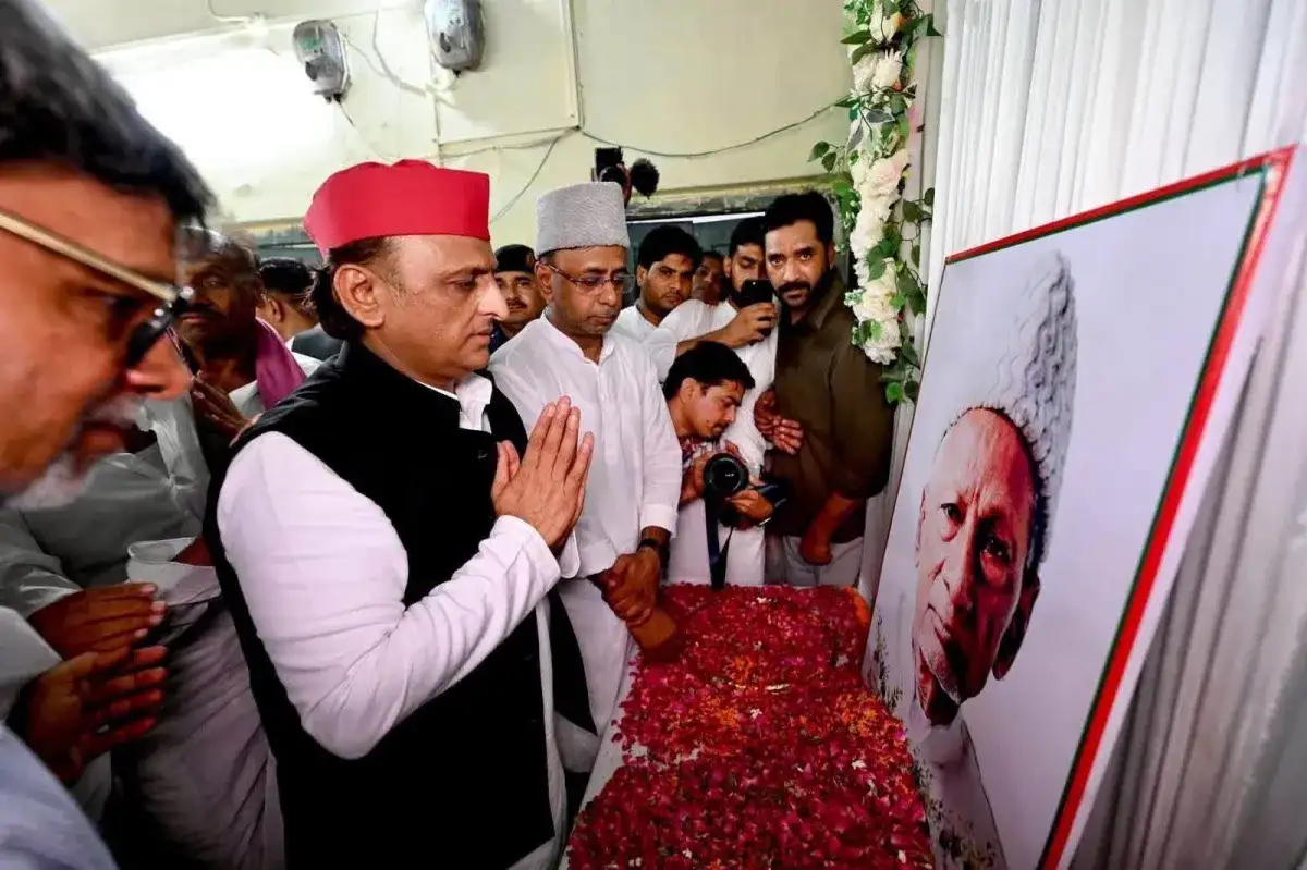 Image: Akhilesh Yadav reached Azamgarh, paid tribute to late MLA Alam Badi Azmi; Said- Dharmendra Pradhan's...