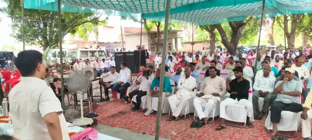 Breaking: Enlightened public conference of Bahujan Bharat organized in Lachiya village, brainstorming on Const...