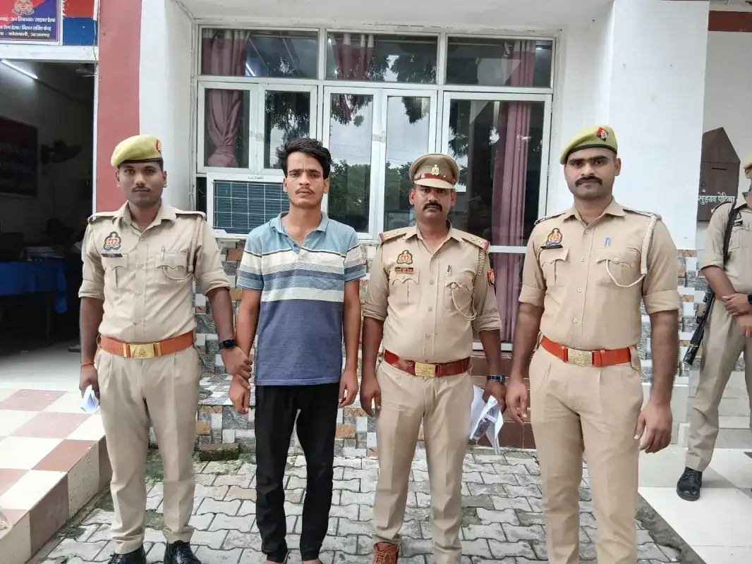 आजमगढ़ में भी पकड़ा गया 'चढ़ावा चोर', मंदिर की दानपेटी से चुराए थे रुपये