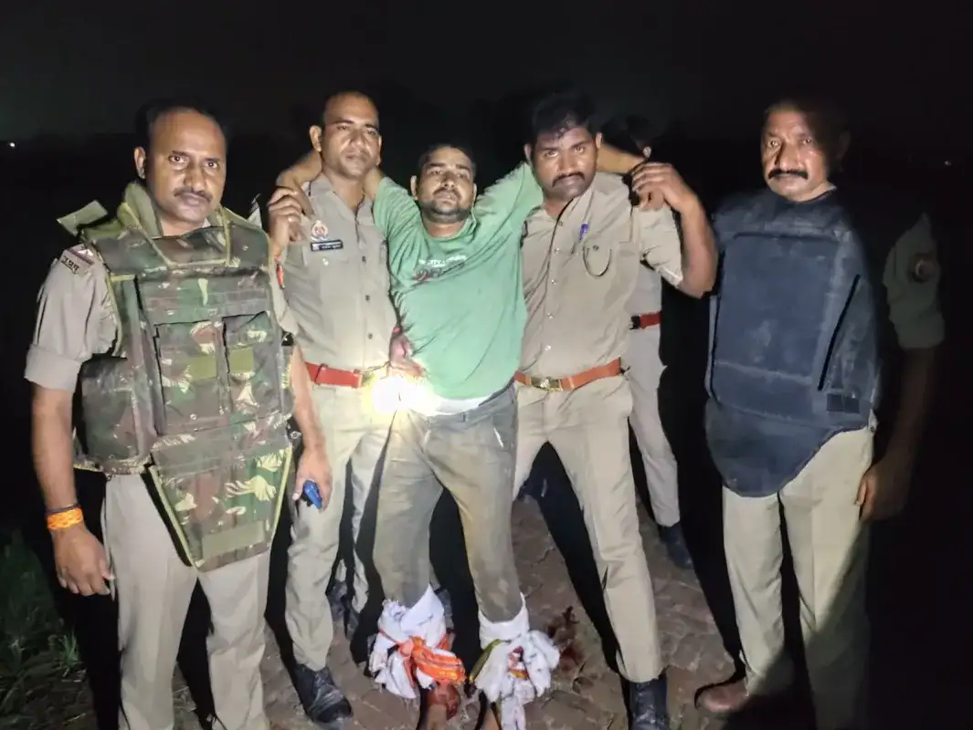 ₹50 हजार का इनामी दोहरे हत्याकांड का आरोपी पुलिस मुठभेड़ में गिरफ्तार
