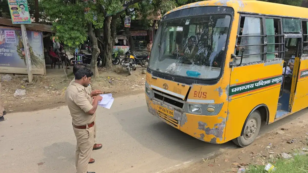 Photo: Intensive vehicle checking in Atraulia, e-challan of 40 vehicles; Lesson given to follow traffic rul...