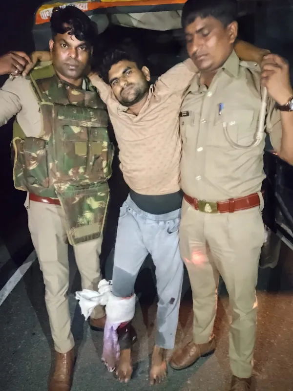 Breaking: Goatskari gang busted after breaking the barrier of toll plaza, history sheeter injured in police en...