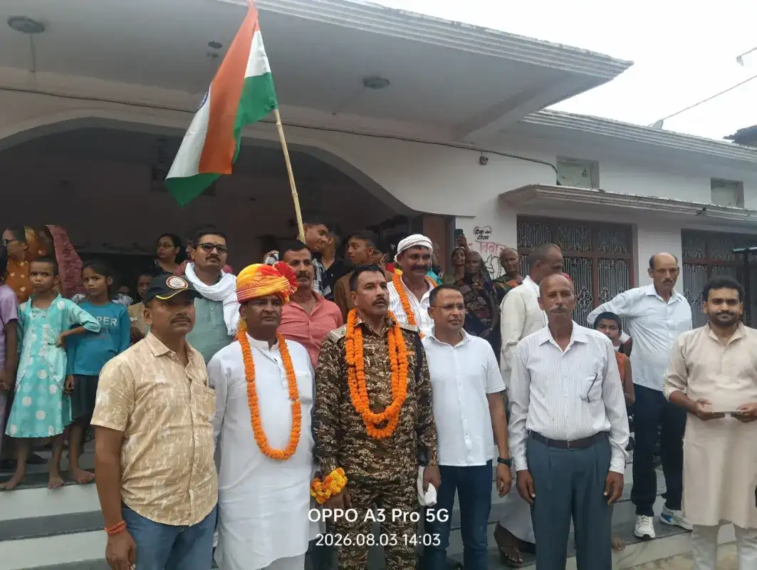 30 वर्ष सेवा के बाद घर लौटे CRPF जवान वीरेंद्र सिंह का हुआ भव्य स्वागत