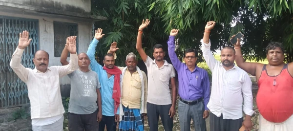 आजादी के 77 साल बाद भी अंधेरे में डूबा है सिकरोरा गांव, बिल भरते हैं ग्रामीण, सुविधा के नाम पर जीरो
