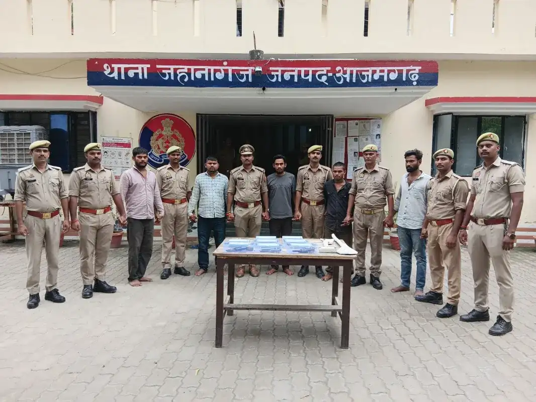 Photo: Five criminals planning robbery arrested, huge quantity of illegal weapons recovered
