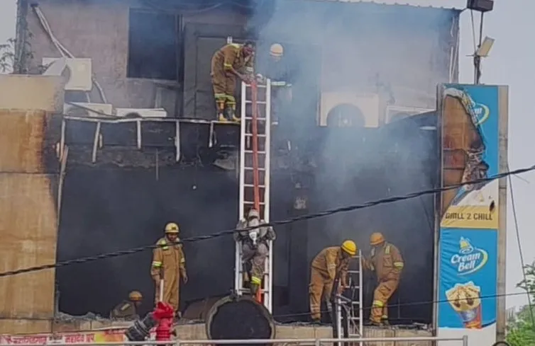 Photo: Azamgarh: Massive fire in restaurant, four fire vehicles brought under control after hours of effort...