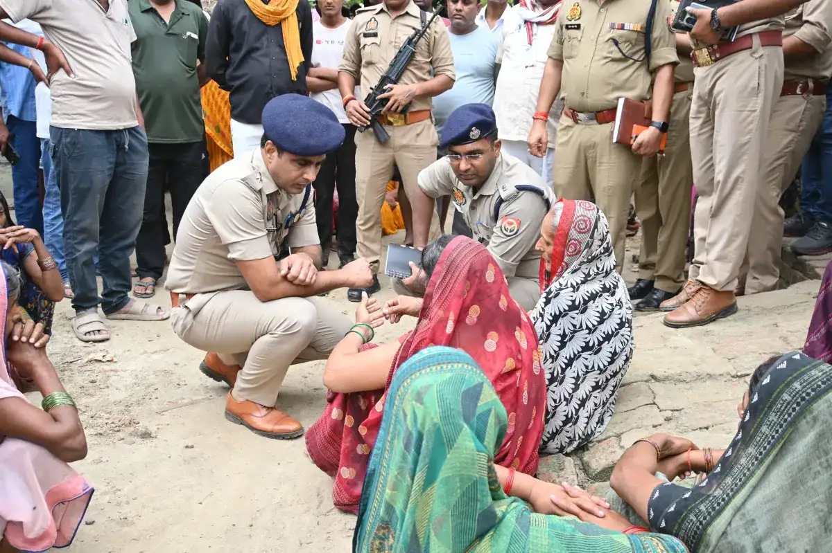 See: Sensation due to double murder in Azamgarh, sleeping grandfather and grandson murdered with axe.
