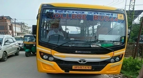 Photo: Azamgarh News: Driver was carrying children under the influence of alcohol, bus seized, license canc...