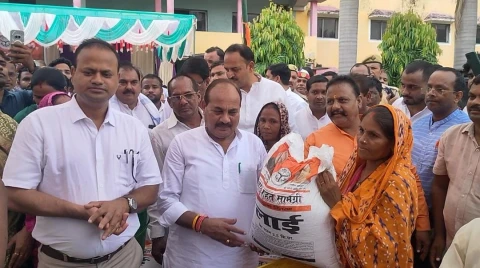 See: Relief kits distributed to flood victims in Araji Dewara Nainijor, Minister Dara Singh Chauhan liste...